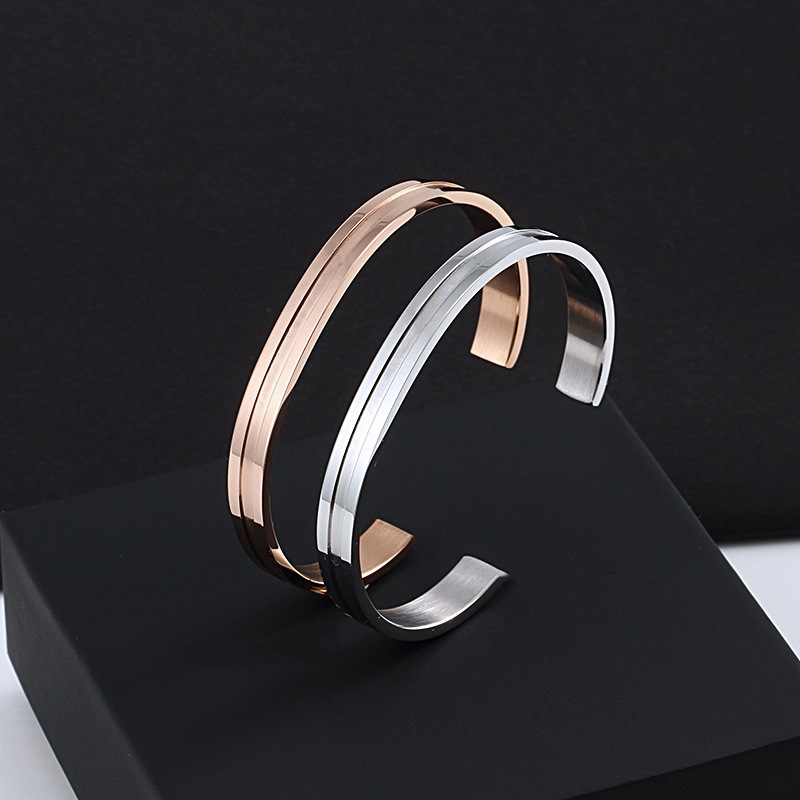 2021 Titanium Steel Rose Gold Bangle Bracelet Opening Adjustable Wedding Jewelry for men and women gifts not fade
2021 Titanium Steel Rose Gold Bangle Bracelet Opening Adjustable Wedding Jewelry for men and women gifts not fade