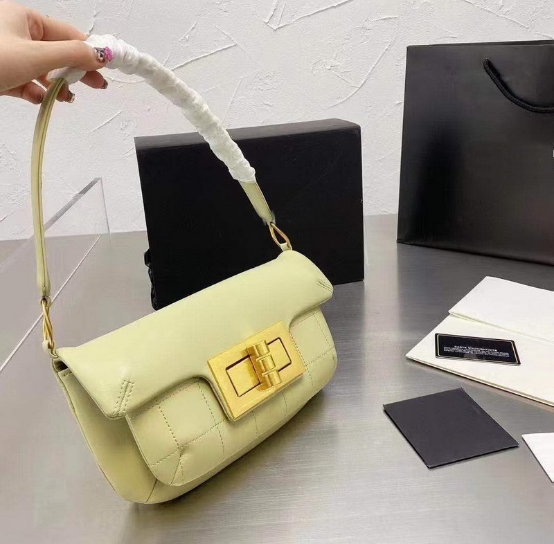 2021 Fashion Women bag designer handbags purse ladies crossbody luxury evening bags top quality black genuine leather with metal lock shoulder bagss
2021 Fashion Women bag designer handbags purse ladies crossbody luxury evening bags top quality black genuine leather with metal lock shoulder bagss