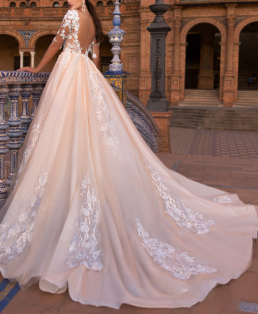 Luxury Wedding Dresses Lace Backless Appliques A Line Bridal Train Custom Made V-Neck Sequins Gown