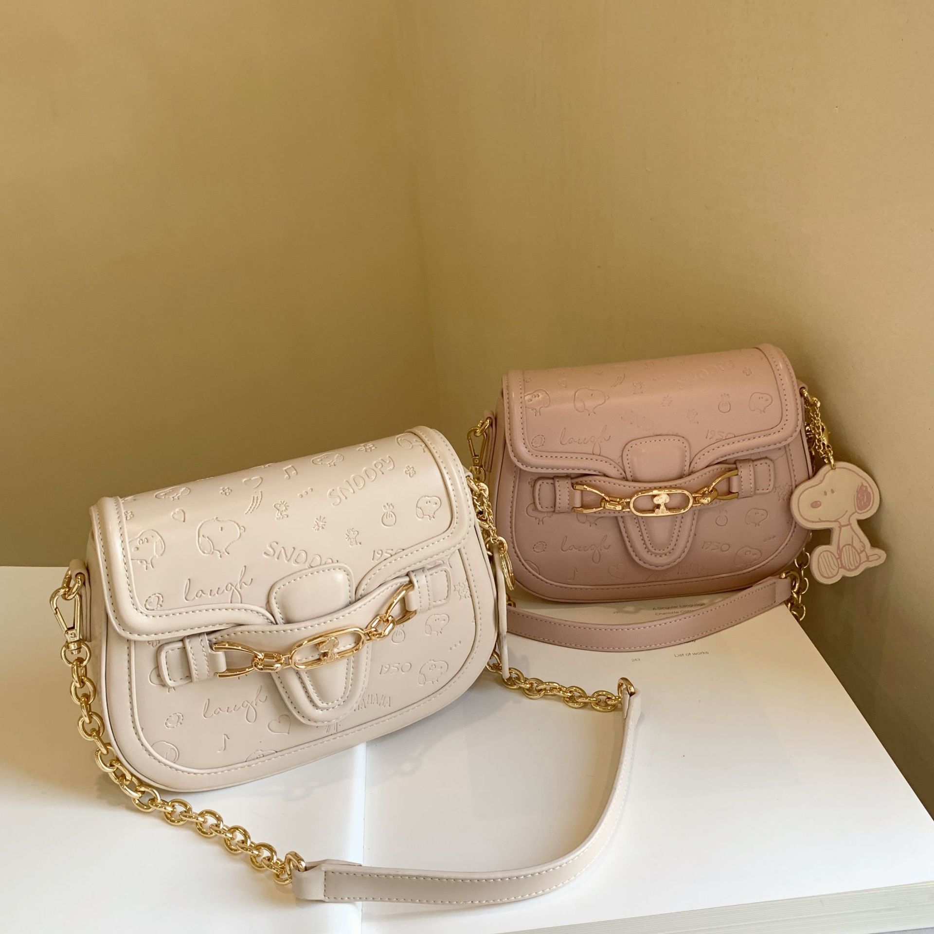 Saddle Bag 2021 Summer Fashion Woman One Shoulder Messenger Bags Chain Leather Small Handbag, White
Saddle Bag 2021 Summer Fashion Woman One Shoulder Messenger Bags Chain Leather Small Handbag, White