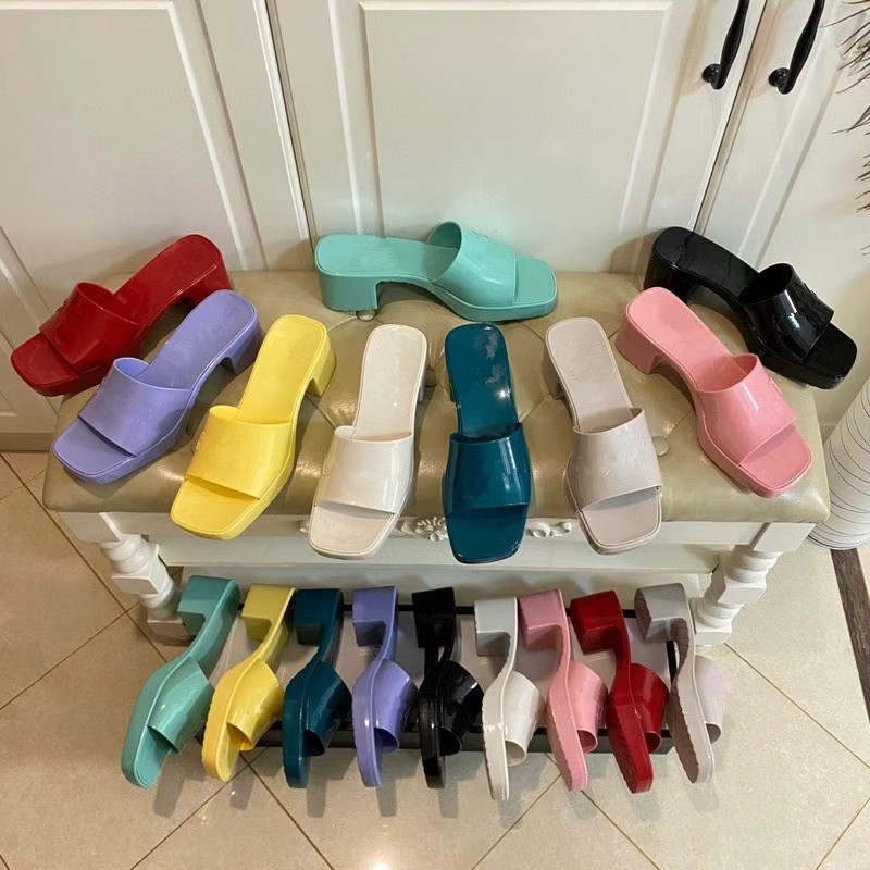 2021 jelly high-heeled Beach sandals slippers Summer Designer Women Shoes Coarser heel flops 100% Patent leather lady Half slipper Metal lux, Red
2021 jelly high-heeled Beach sandals slippers Summer Designer Women Shoes Coarser heel flops 100% Patent leather lady Half slipper Metal lux, Red