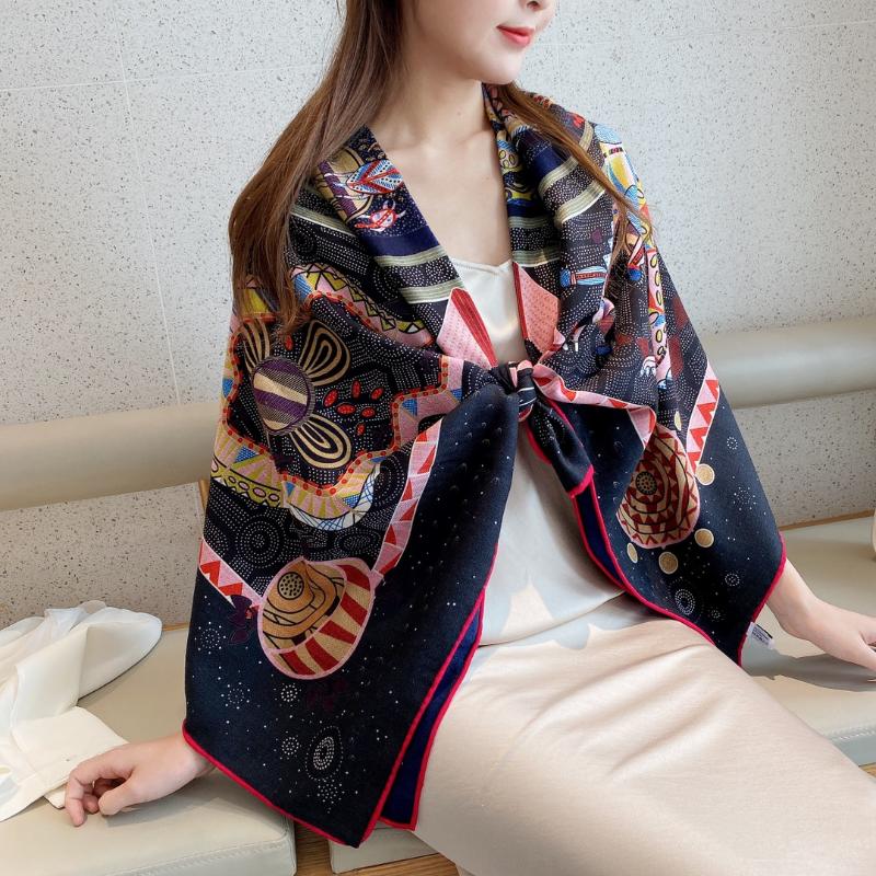 Scarves 70% Cashmere 30% Silk Thin Scarf Women Vintage Print Shawl Stole Hand Rolled Kerchief Winter Pashmina 135*135cm
Scarves 70% Cashmere 30% Silk Thin Scarf Women Vintage Print Shawl Stole Hand Rolled Kerchief Winter Pashmina 135*135cm