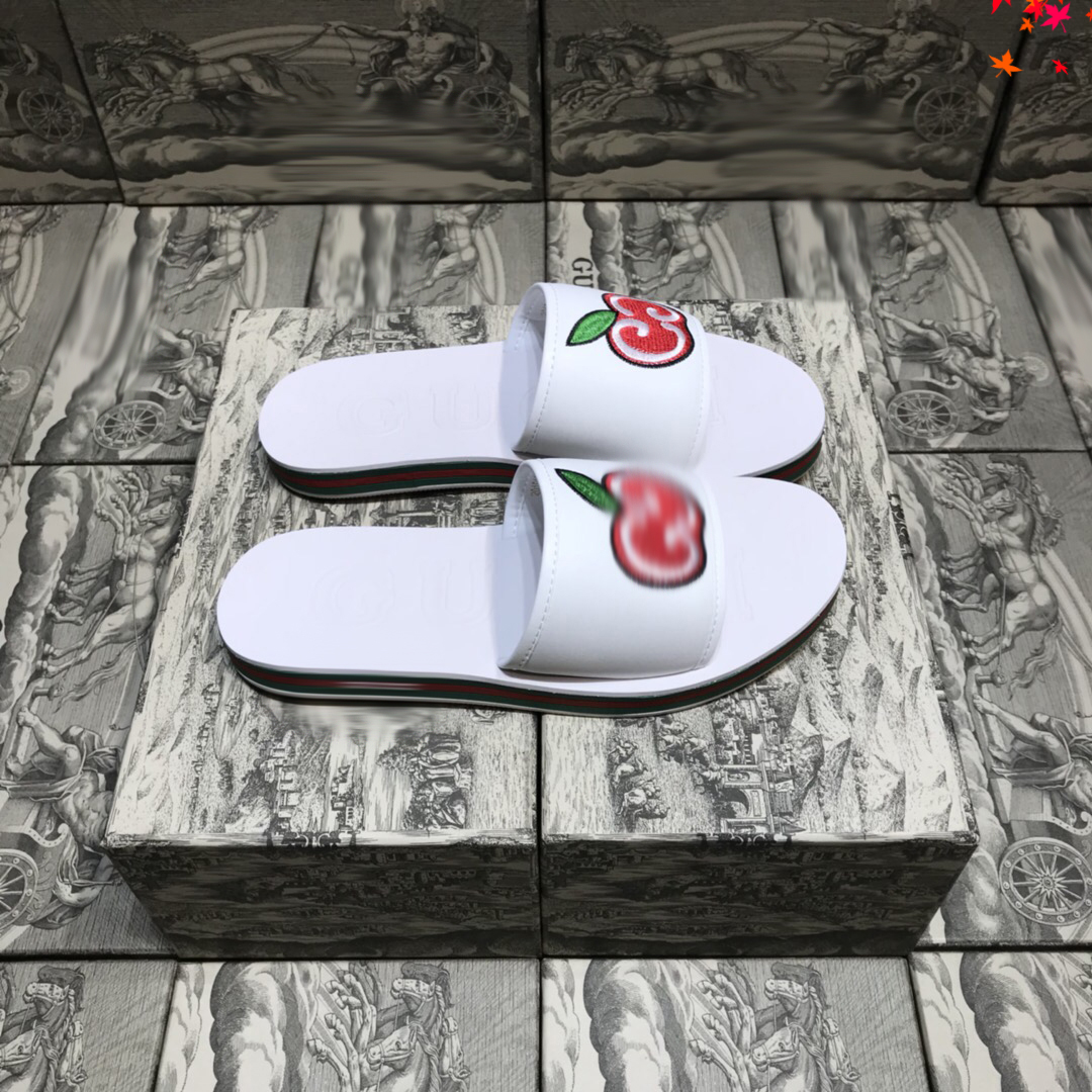 2021 Designer luxurys slippers men sandals fashion beach shoes flip flops flat non-slip classical hole slipper with box size 39-45 -G207, White
2021 Designer luxurys slippers men sandals fashion beach shoes flip flops flat non-slip classical hole slipper with box size 39-45 -G207, White
