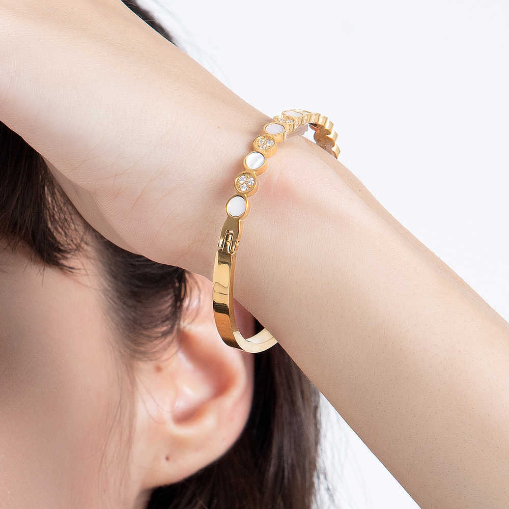Enfashion Cute Shiny Conch Dot Bracelet for Women Gold Color Bracelets 2021 Stainless Steel Pulseras Mujer Fashion Jewelry B2245 Q0720
Enfashion Cute Shiny Conch Dot Bracelet for Women Gold Color Bracelets 2021 Stainless Steel Pulseras Mujer Fashion Jewelry B2245 Q0720