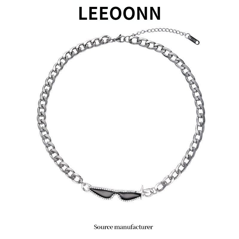 Chokers Sunglasses Necklace For Women Light Luxury Niche High-end Trendy Cool Girl Clavicle Chain Temperament Sweater
Chokers Sunglasses Necklace For Women Light Luxury Niche High-end Trendy Cool Girl Clavicle Chain Temperament Sweater