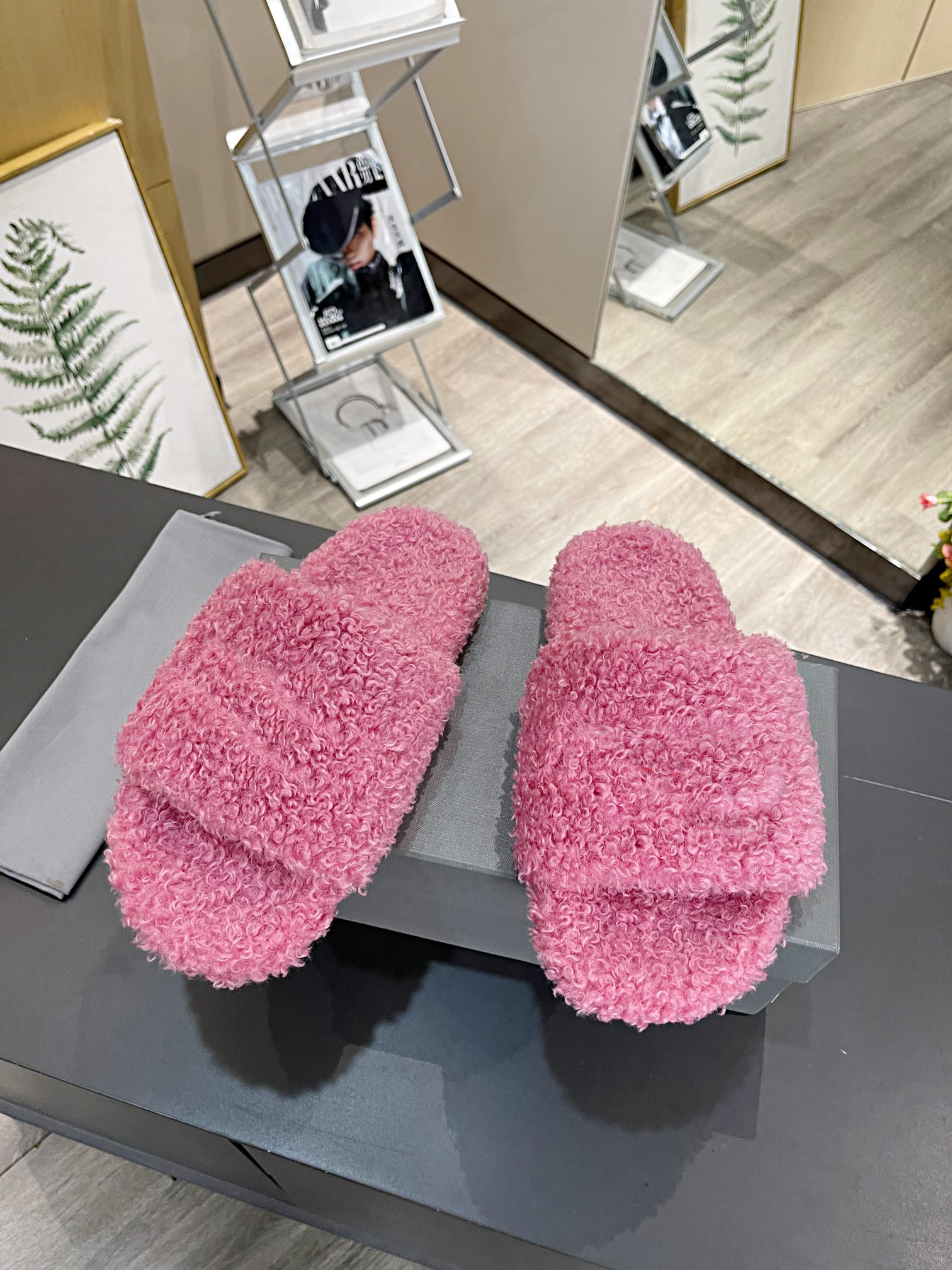 2021 Designer Luxury Women Men Sandals A1 Furry Slide Slipper Sandal black faux wool leather white logo embroidery Slippers Fashion Top Quality With Box Size 35-45, Orange
2021 Designer Luxury Women Men Sandals A1 Furry Slide Slipper Sandal black faux wool leather white logo embroidery Slippers Fashion Top Quality With Box Size 35-45, Orange