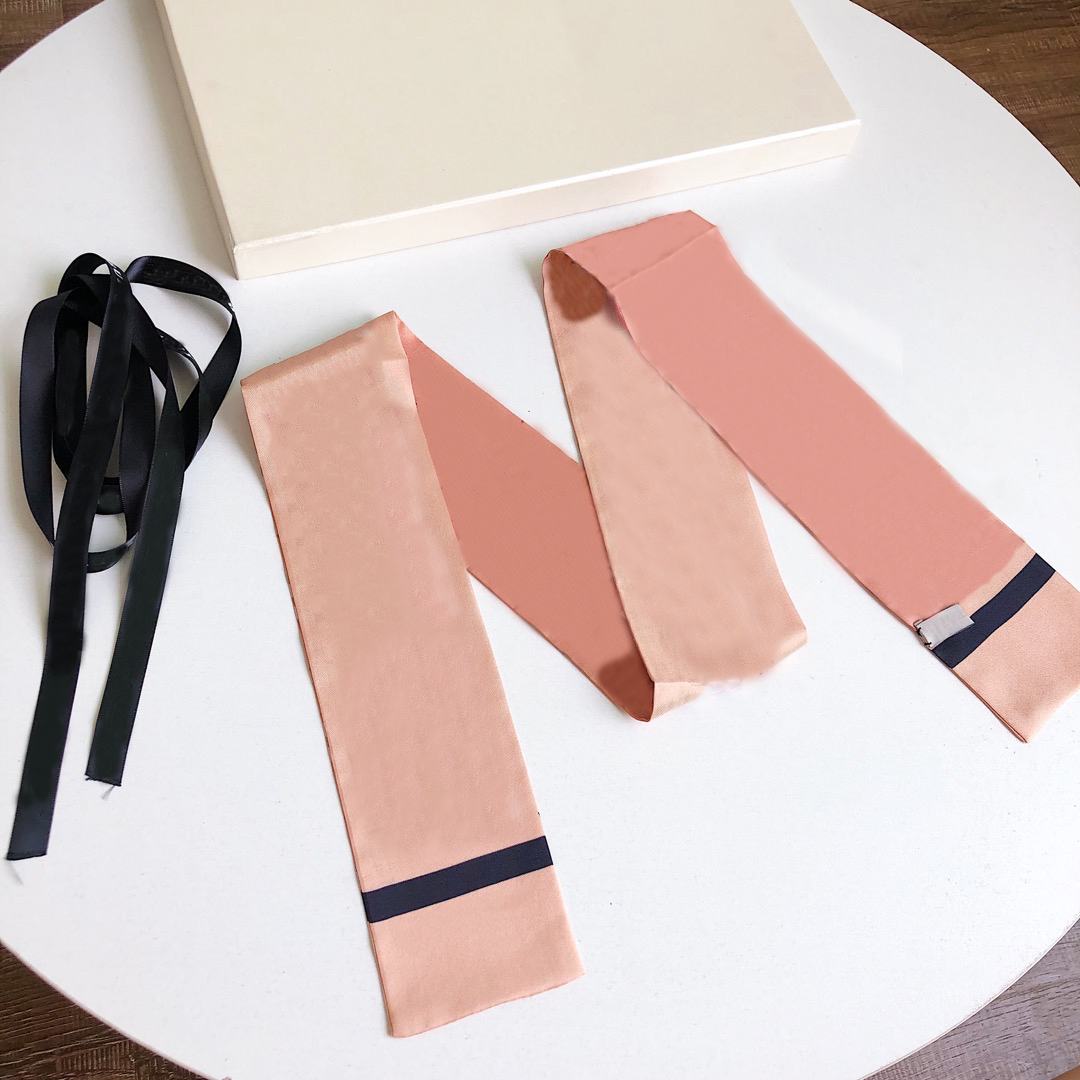 Designer scarf Luxury brand scarfs women's fashion scarves Plaid letter simple style imitation silk material size 8*120cm
Designer scarf Luxury brand scarfs women's fashion scarves Plaid letter simple style imitation silk material size 8*120cm