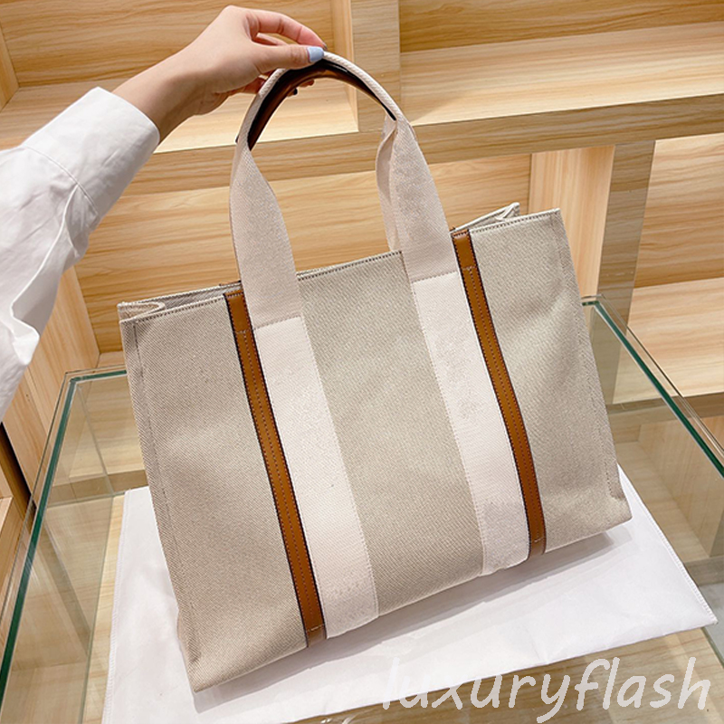Woody Designer Canvas Tote Bag Women Shopping Bags Fashion 2022 Handbags Large-capacity Book Purses Black and Brown Handle Purse, With dust bag;no box
Woody Designer Canvas Tote Bag Women Shopping Bags Fashion 2022 Handbags Large-capacity Book Purses Black and Brown Handle Purse, With dust bag;no box