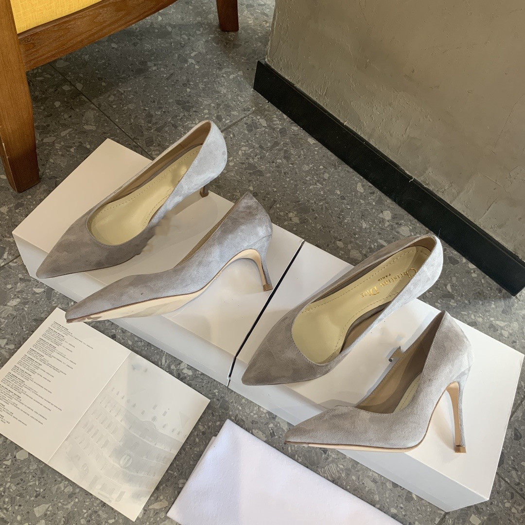 2021 women luxury shoes red bottom high heels Glitter Rivets triple black nude Pink white Patent leather suede fashion party wedding dress shoe 0624, 04
2021 women luxury shoes red bottom high heels Glitter Rivets triple black nude Pink white Patent leather suede fashion party wedding dress shoe 0624, 04