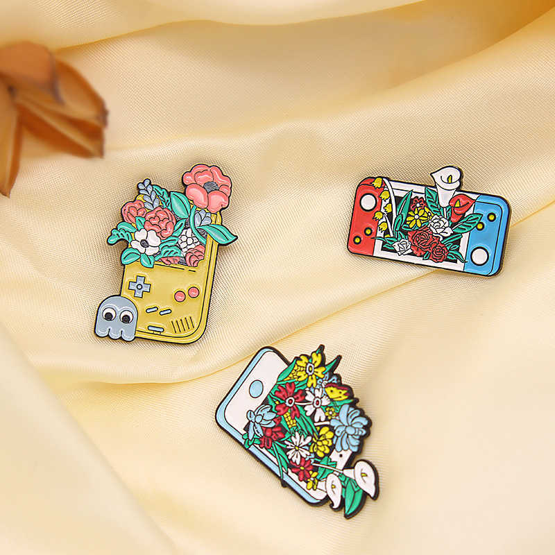 Colorful flowers blooming in mobile phones flower mode fashion creative Brooch accessories
Colorful flowers blooming in mobile phones flower mode fashion creative Brooch accessories