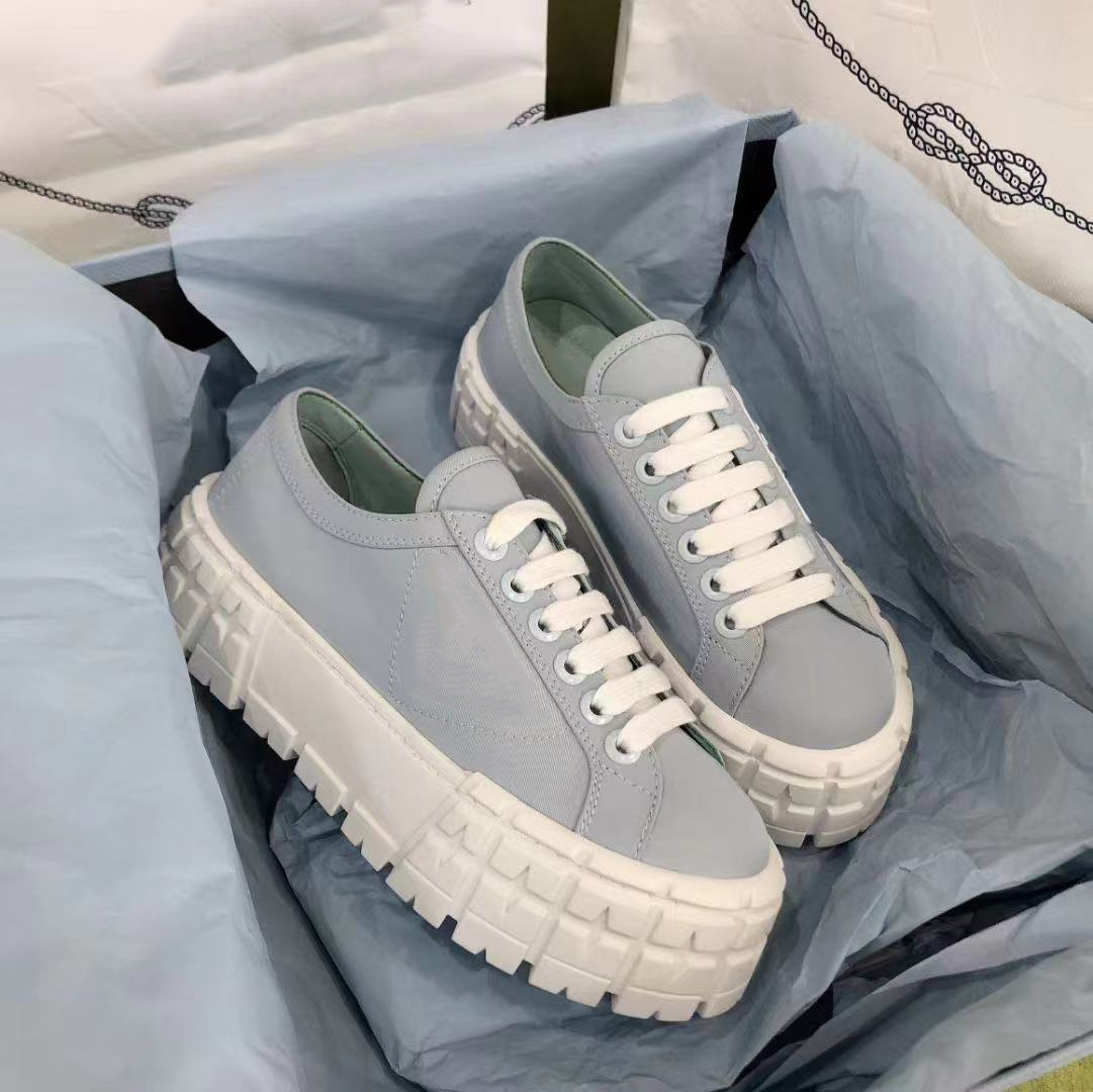 2021 Wheel Cassetta Platform Sneakers Women Designer Shoes Thick Flat Lace-up Fabric Casual Shoe High Quality Outdoor Trainers 261, Color 1
2021 Wheel Cassetta Platform Sneakers Women Designer Shoes Thick Flat Lace-up Fabric Casual Shoe High Quality Outdoor Trainers 261, Color 1