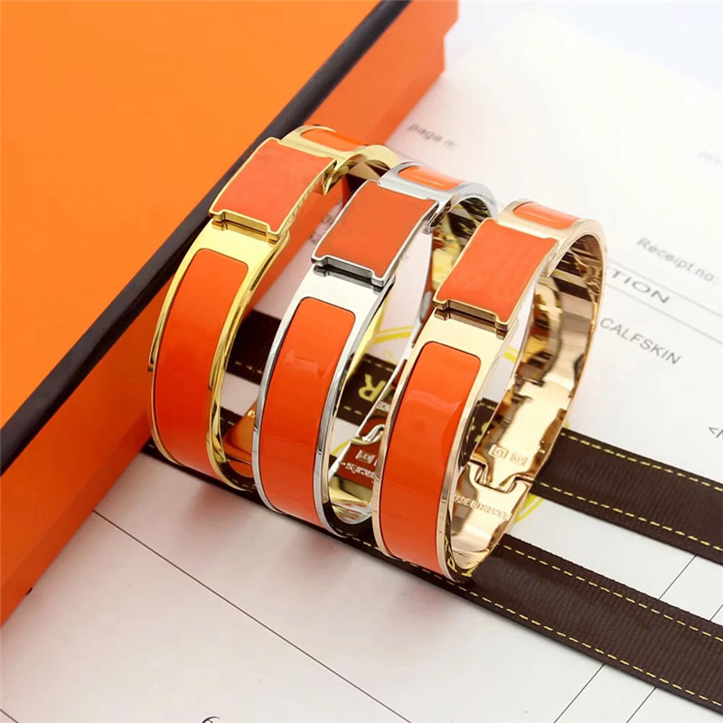 Men Women Designers Love Bracelet Big Letter Silver Heart Gold Bracelets Womens Luxurys Jewelry Fashion Ornaments girls bangles 2021, Black
Men Women Designers Love Bracelet Big Letter Silver Heart Gold Bracelets Womens Luxurys Jewelry Fashion Ornaments girls bangles 2021, Black