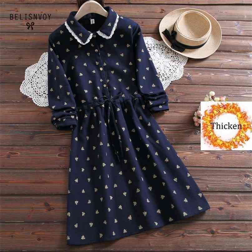Mori Girl Women Winter Cute Dress Lace Turn-down Collar Navy Blue Gray Female Elbise Vintage Elegant Cotton Thick Floral 210520
Mori Girl Women Winter Cute Dress Lace Turn-down Collar Navy Blue Gray Female Elbise Vintage Elegant Cotton Thick Floral 210520