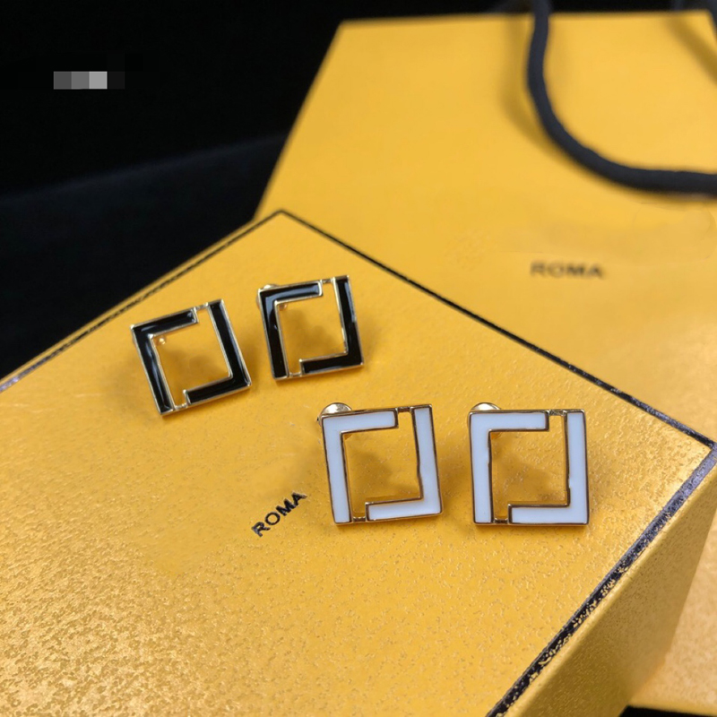 Designer Earring Studs Women Designers Letter Black White Earrings Fashion Jewelry Accessories Men Womens Luxury Earring
Designer Earring Studs Women Designers Letter Black White Earrings Fashion Jewelry Accessories Men Womens Luxury Earring