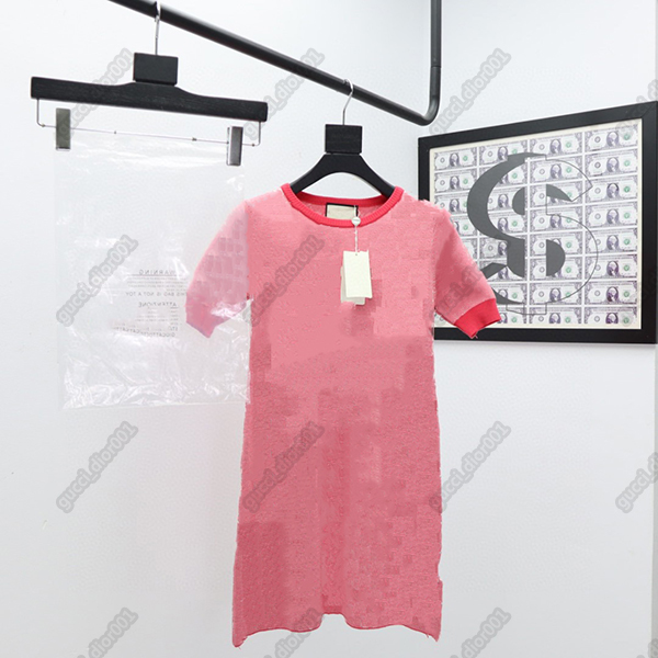 Luxury designers TOPSGG womens dresses High quality fashion trendy brand early autumn series knitted slim dress, round neck elegant ladies dress, Supplement (not shipped separately)
Luxury designers TOPSGG womens dresses High quality fashion trendy brand early autumn series knitted slim dress, round neck elegant ladies dress, Supplement (not shipped separately)