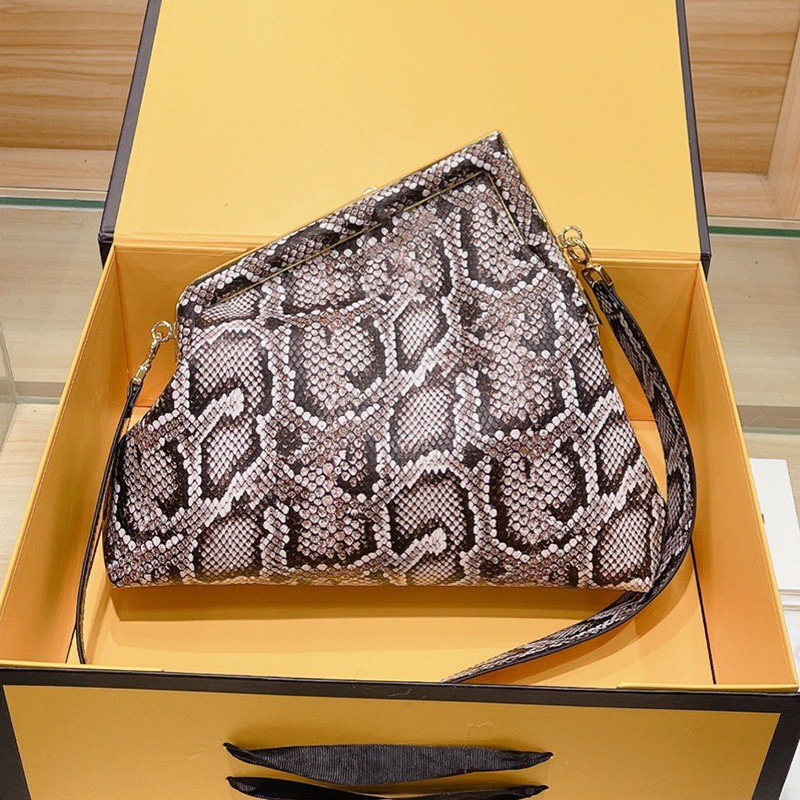 Designer Women First Crossbody Bag 2021S Italy Roma Brand Genuine Leather Serpentine Shoulder Handbags Kiss Lock Clip Shopping Handbag Luxur
Designer Women First Crossbody Bag 2021S Italy Roma Brand Genuine Leather Serpentine Shoulder Handbags Kiss Lock Clip Shopping Handbag Luxur