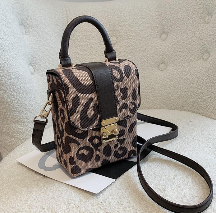 women wallet winter personalized vertical printing mobile phone bag Street trend leopard handbag sweet and lovely bow ribbon gold buckle storage zero wallets, Brown1(boutique box)
women wallet winter personalized vertical printing mobile phone bag Street trend leopard handbag sweet and lovely bow ribbon gold buckle storage zero wallets, Brown1(boutique box)