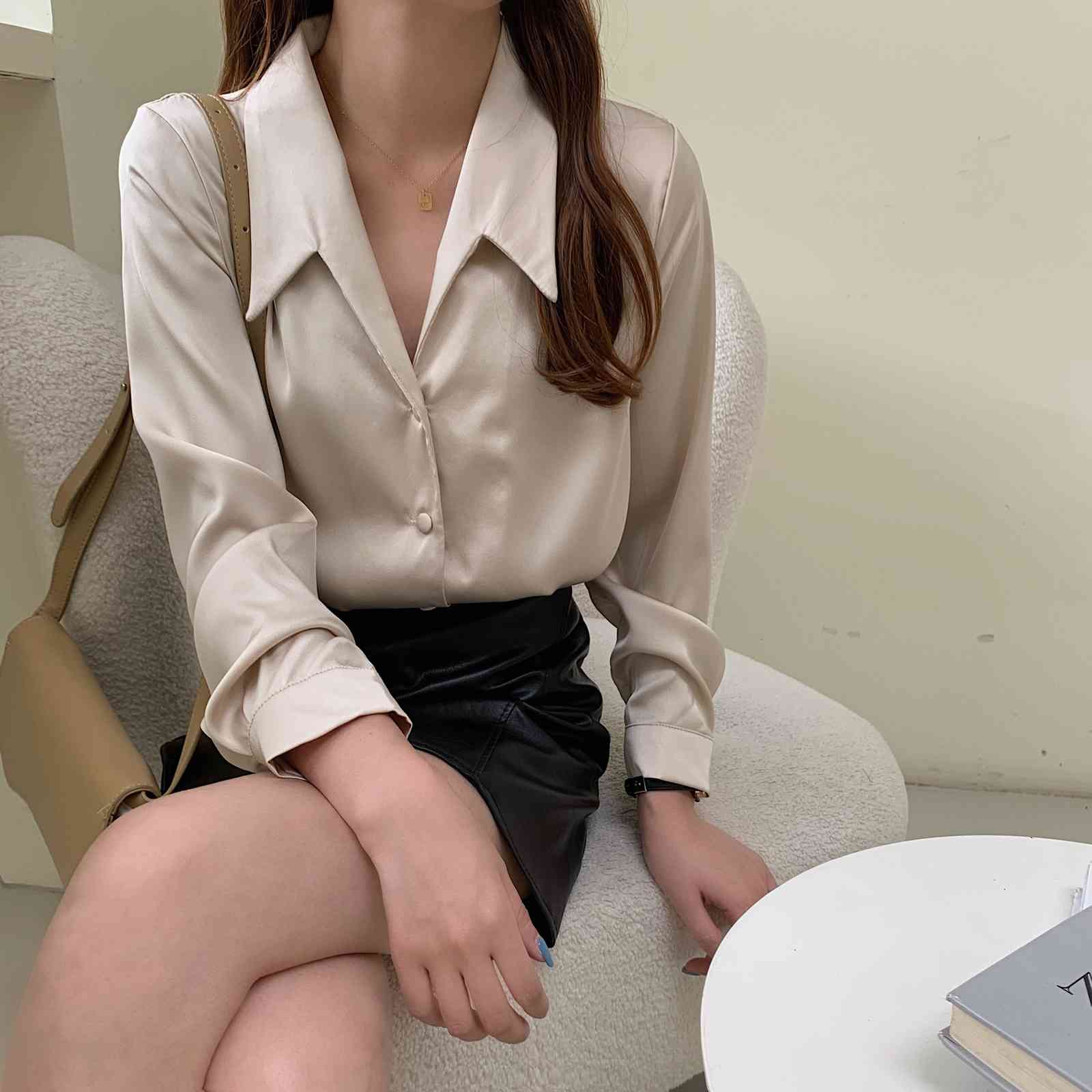 V-neck shirt women's top Button Up Satin Silk Shirt Vintage Blouse Women Long Sleeves Female Loose Street Shirts 920B 210420