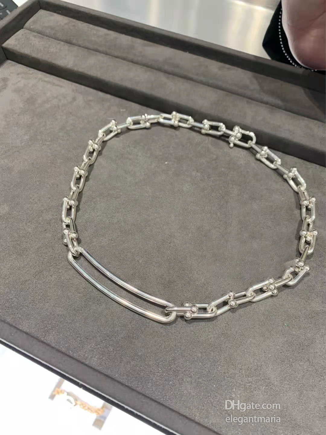 Necklace Bracelet one horseshoe hardware Designer watches Women Men couple fashion designer watche Top Quality Wedding Party Thanksgiving Va, Silver
Necklace Bracelet one horseshoe hardware Designer watches Women Men couple fashion designer watche Top Quality Wedding Party Thanksgiving Va, Silver