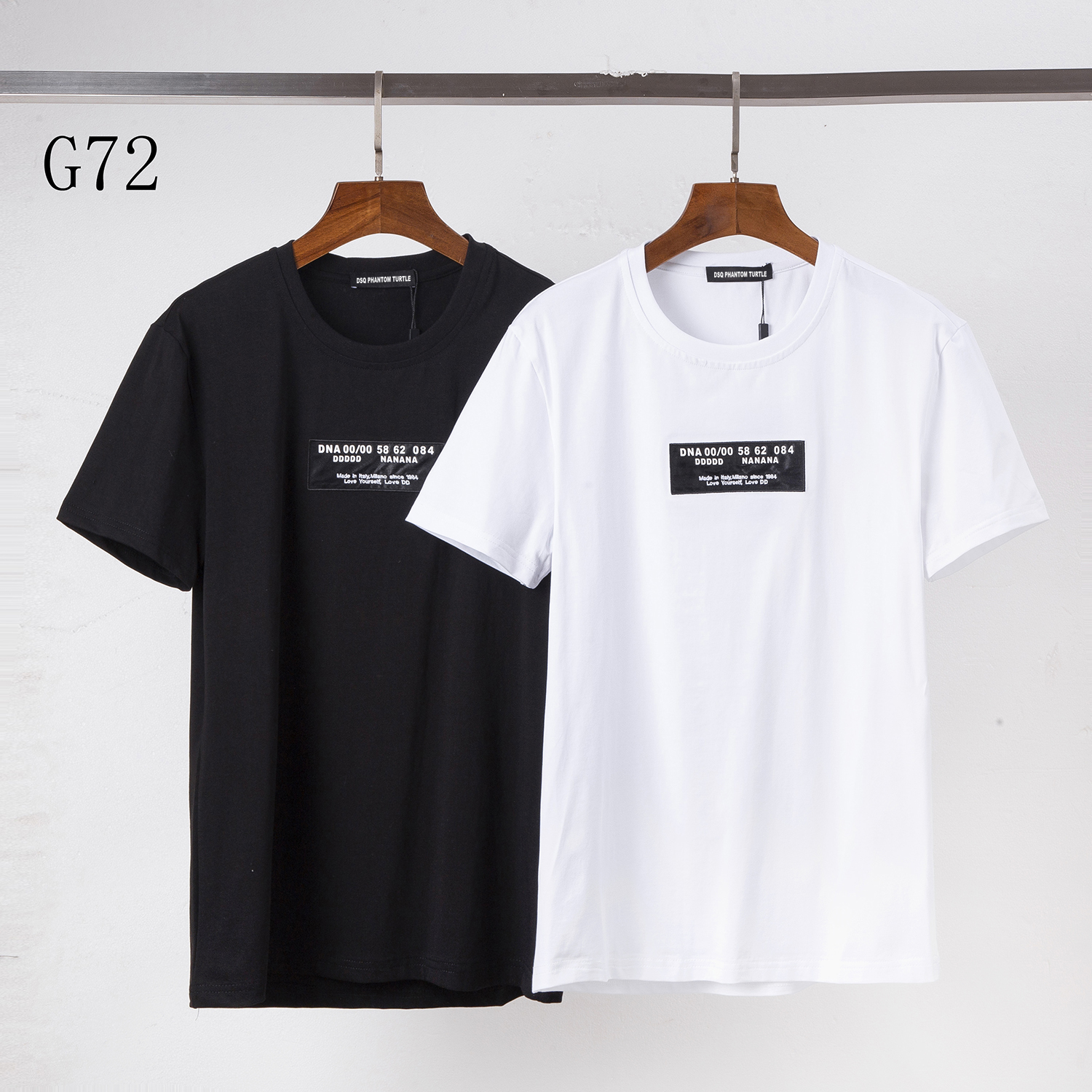 2022SS DSQ Cotton T-shirt with rubberized patch Mens Designer T Shirts Summer Fashion Casual Streetwear Tops Short Sleeve Tee 0619, White;black
2022SS DSQ Cotton T-shirt with rubberized patch Mens Designer T Shirts Summer Fashion Casual Streetwear Tops Short Sleeve Tee 0619, White;black