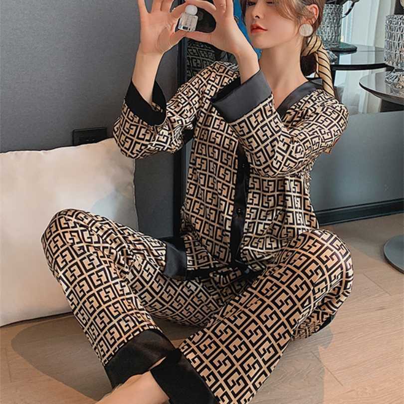 Spring Women Two-piece Satin Pajamas Nightwear Set V-neck Top and Pants Ladies Homewear Lounge Wear Sexy Pjs 211126
Spring Women Two-piece Satin Pajamas Nightwear Set V-neck Top and Pants Ladies Homewear Lounge Wear Sexy Pjs 211126