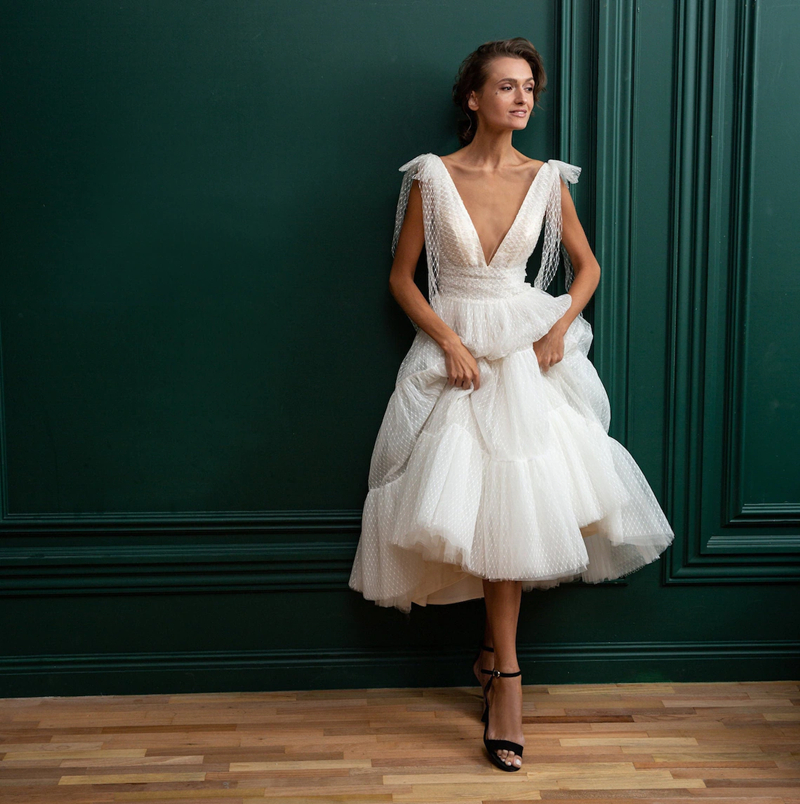 Vintage Rustic Short A Line Wedding Dress Deep V-neck Open Back Simple Bridal Gown Tea Length Tulle Boho Beach Bride Wedding Dresses