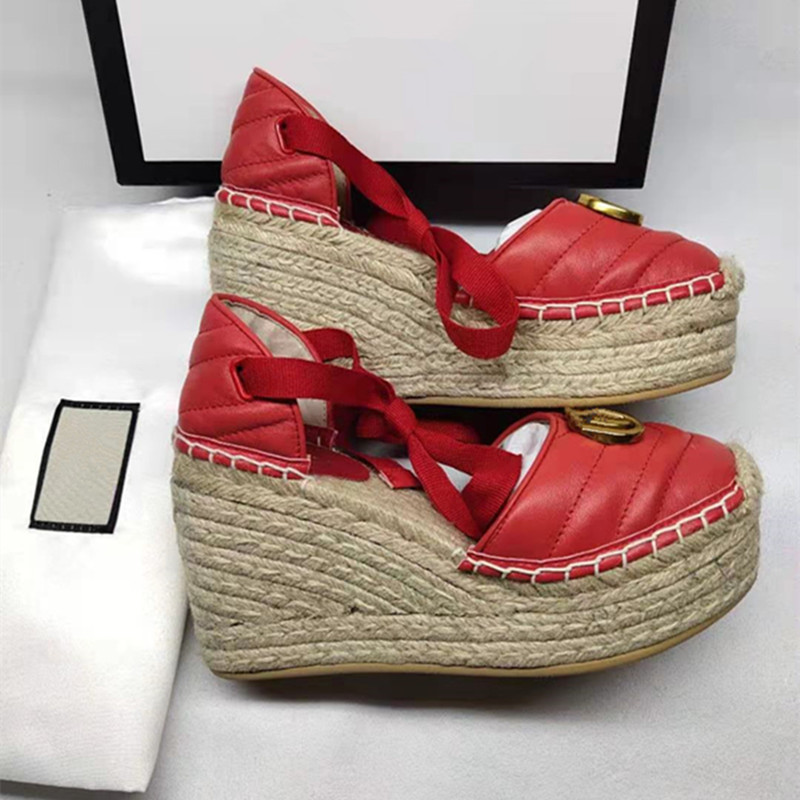 Designer summer platform casual sandals fashion golden letter logo flat bottom ladies fisherman shoes leather hemp rope grass lace woven large size 35-41, Shoe box
Designer summer platform casual sandals fashion golden letter logo flat bottom ladies fisherman shoes leather hemp rope grass lace woven large size 35-41, Shoe box