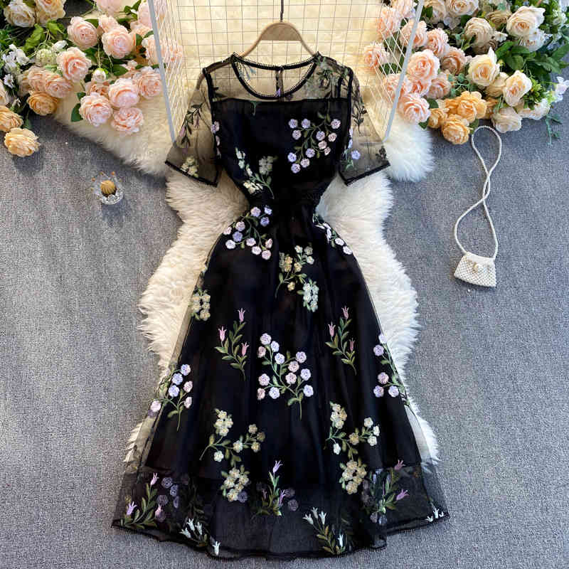 High Quality Net yarn Embroidery Temperament Black Dress Women Round neck Short-sleeved Floral Lady Mid-length 210525
High Quality Net yarn Embroidery Temperament Black Dress Women Round neck Short-sleeved Floral Lady Mid-length 210525