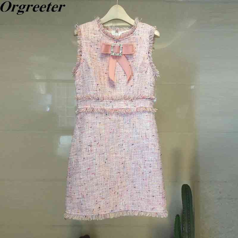 Brand Designer Sweet Pink Tweed Dresses Arrival Winter Ladies Sleeveless Tassel Diamond Bowknot Mini Dress Vestido 210525
Brand Designer Sweet Pink Tweed Dresses Arrival Winter Ladies Sleeveless Tassel Diamond Bowknot Mini Dress Vestido 210525
