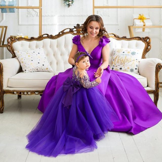 2021 Lace Beaded Flower Girl Dresses Ball Gown Sheer Neck Long Sleeves Lilttle Kids Birthday Pageant Weddding Gowns