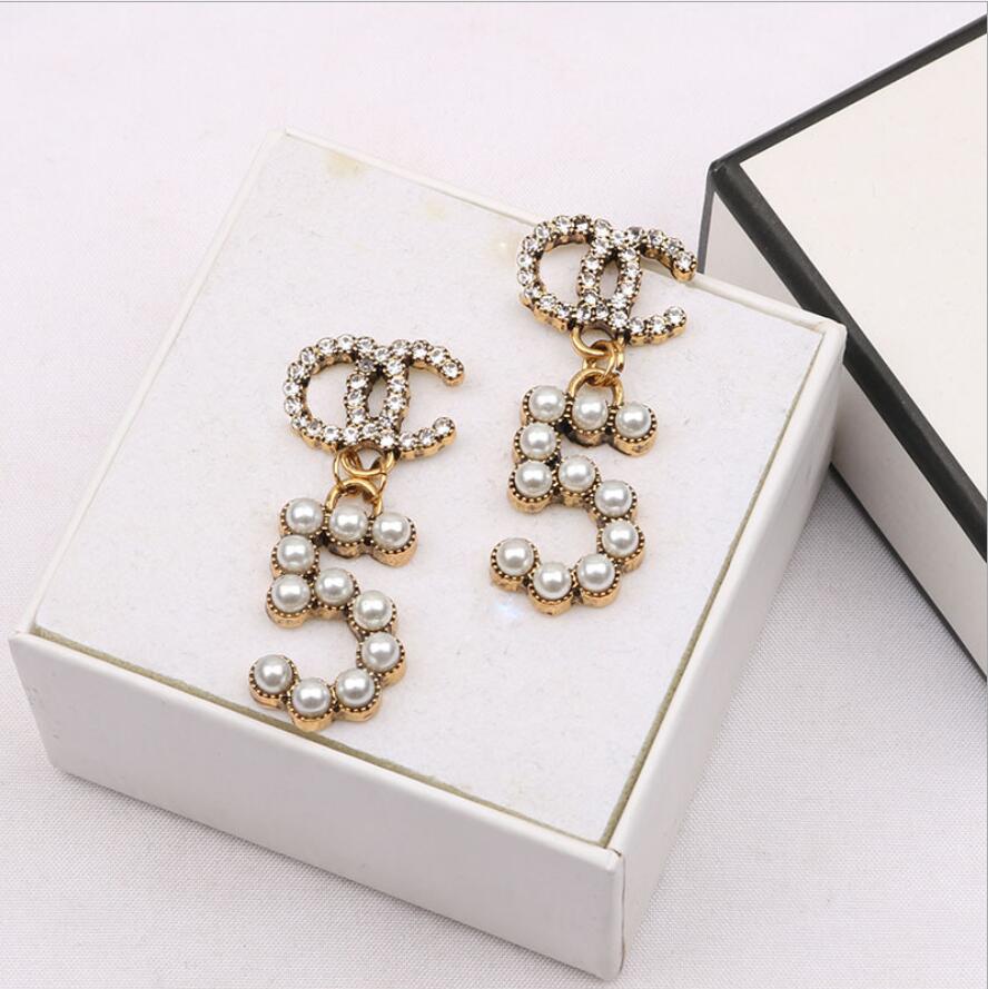 Brand Designers Letters Stud Earrings 925 Silver Charm Women Antique Gold Crystal Rhinestone Pearl Dangle Earring for Wedding Party Jewerlry Accessories
Brand Designers Letters Stud Earrings 925 Silver Charm Women Antique Gold Crystal Rhinestone Pearl Dangle Earring for Wedding Party Jewerlry Accessories