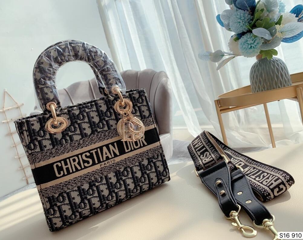 100% quality Di Or Splicing High capacity shopping bag classic shoulder bags clutch handbags leather crossbody packages luxury, Red;black
100% quality Di Or Splicing High capacity shopping bag classic shoulder bags clutch handbags leather crossbody packages luxury, Red;black