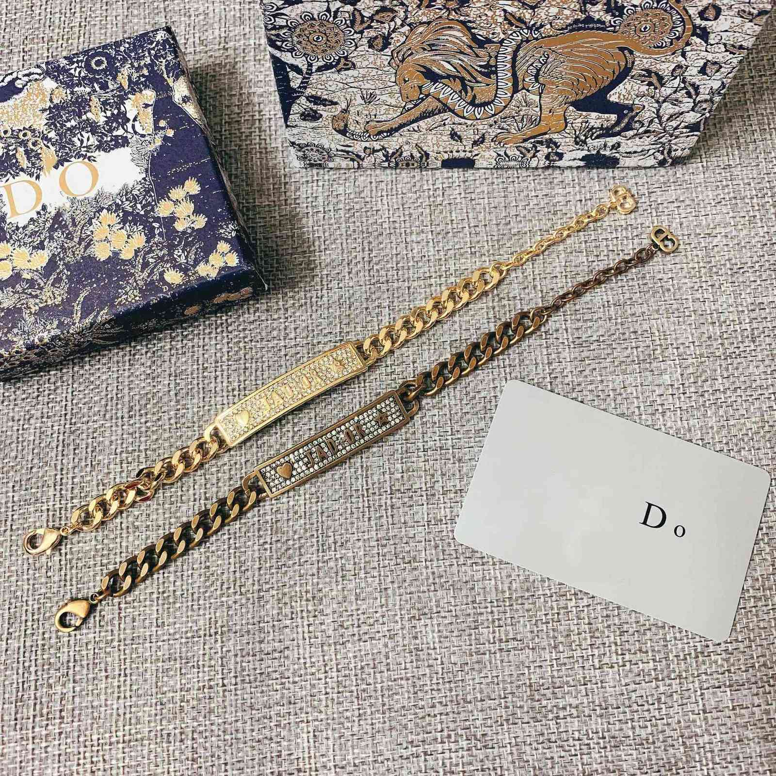 D Jia Di Jia letter Bracelet female Di Jia brass inlaid diamond chain personality Bracelet temperament female net red Bracelet, Black
D Jia Di Jia letter Bracelet female Di Jia brass inlaid diamond chain personality Bracelet temperament female net red Bracelet, Black