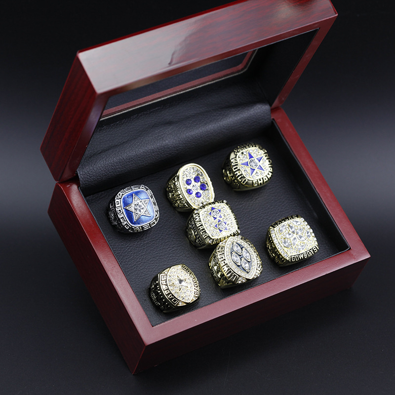 7PCS set 1970 1971 1977 1978 1992 1993 1995 Cowboys Championship Ring SIZE 11 Souvenir Men Fan Gift Wholesale Drop, Golden;silver
7PCS set 1970 1971 1977 1978 1992 1993 1995 Cowboys Championship Ring SIZE 11 Souvenir Men Fan Gift Wholesale Drop, Golden;silver