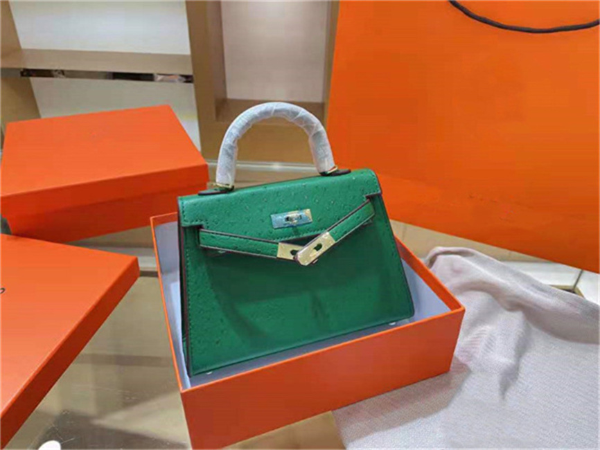 classic ostrich pattern bags, luxury designer ladies handbags, high-end atmosphere, very fashionable bag, small and exquisite, versatile, large-capacity handbag 2021, Dark grey
classic ostrich pattern bags, luxury designer ladies handbags, high-end atmosphere, very fashionable bag, small and exquisite, versatile, large-capacity handbag 2021, Dark grey