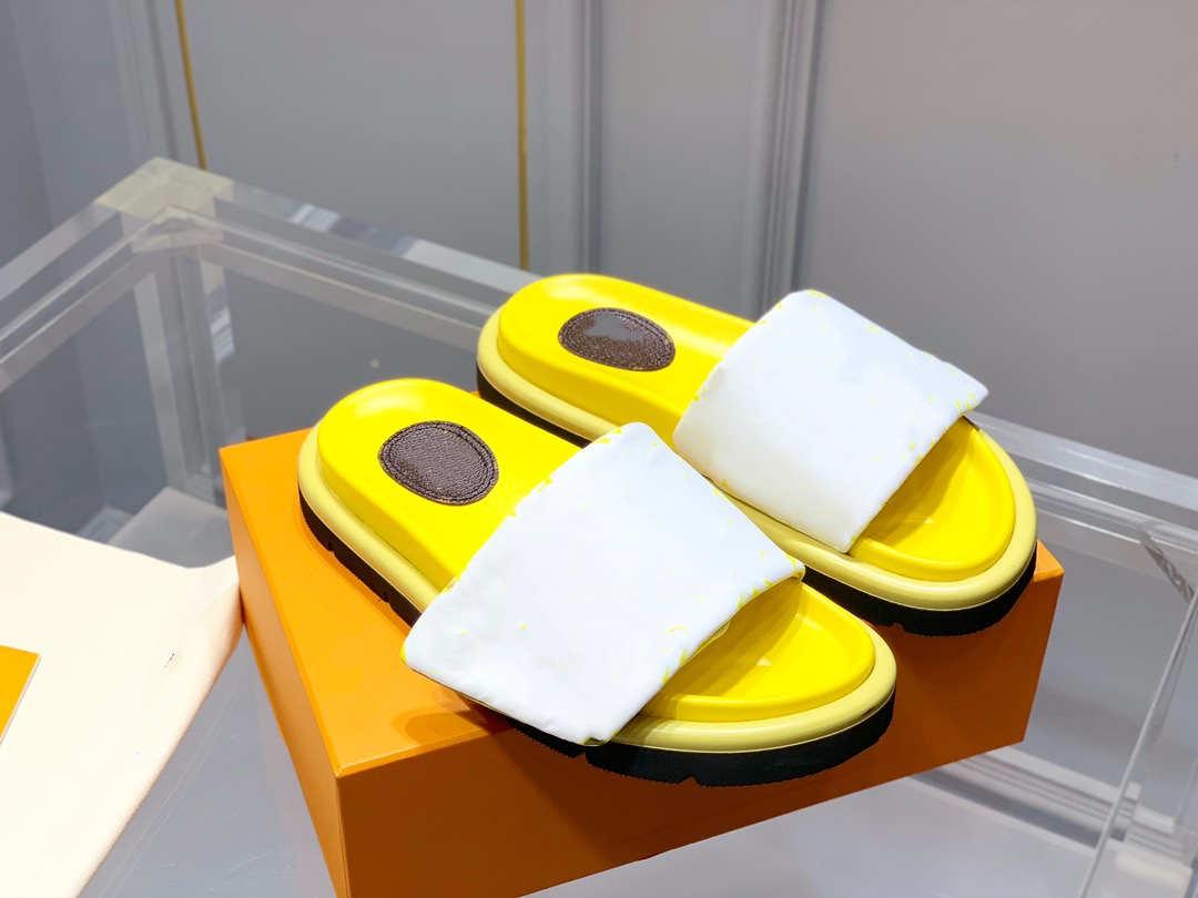 2022 High Quality Mens Womens Indoor Slippers Sandals Slide Summer Fashion Wide Flat Slipper Flip Flops Couple models With Box Size EUR 35-45, Orange box
2022 High Quality Mens Womens Indoor Slippers Sandals Slide Summer Fashion Wide Flat Slipper Flip Flops Couple models With Box Size EUR 35-45, Orange box