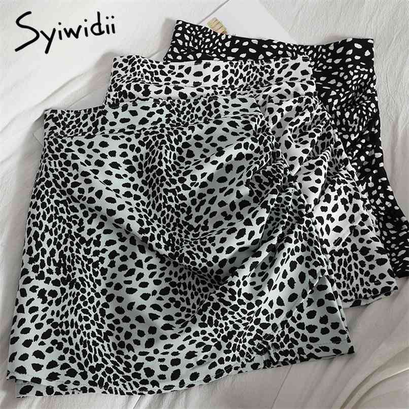 Leopard Folds Irregular High Waist Mini Skirts Women Zipper A-Line Green White Summer Clothes Korean Fashion 210607
Leopard Folds Irregular High Waist Mini Skirts Women Zipper A-Line Green White Summer Clothes Korean Fashion 210607