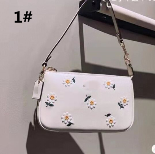 Fahionable designerrs handbag cute cartoon children shoulder bag brand baby purse and bags 3 colors choose, 2#
Fahionable designerrs handbag cute cartoon children shoulder bag brand baby purse and bags 3 colors choose, 2#