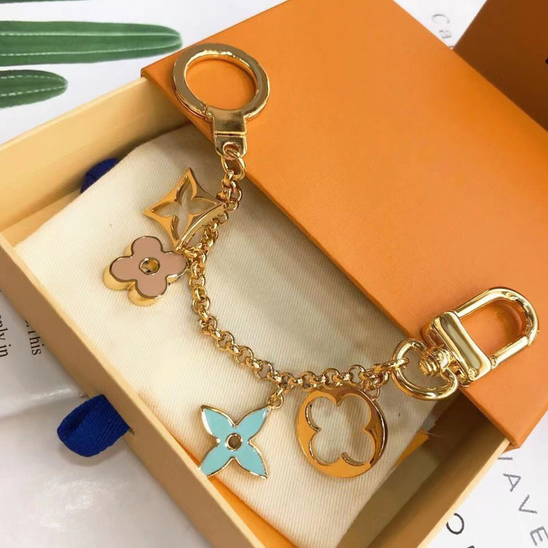 Lucky Clover Key Chain Bag Pendant Hollowed Designer Car Keychain with Box 3 Colors 1639A
Lucky Clover Key Chain Bag Pendant Hollowed Designer Car Keychain with Box 3 Colors 1639A