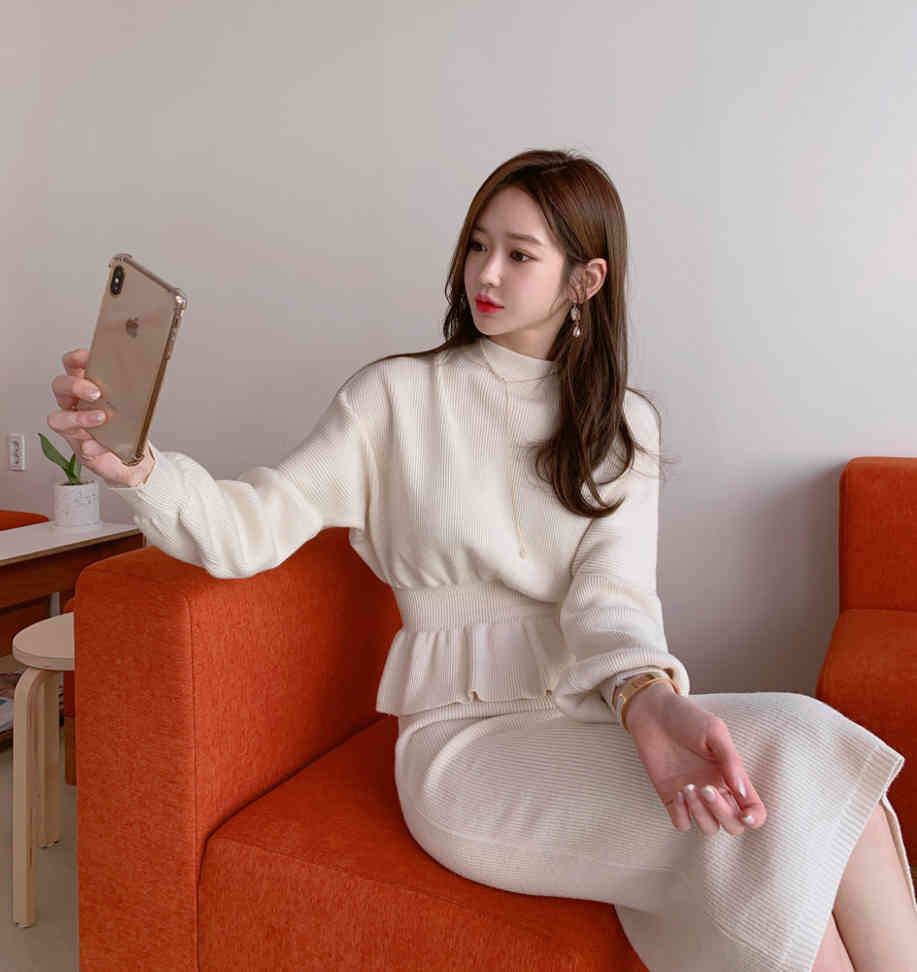 Autumn and winter Knitted O-neck Sweater Skirts 2 Piece Sets Women Two High waist Bag hip skirt 210506