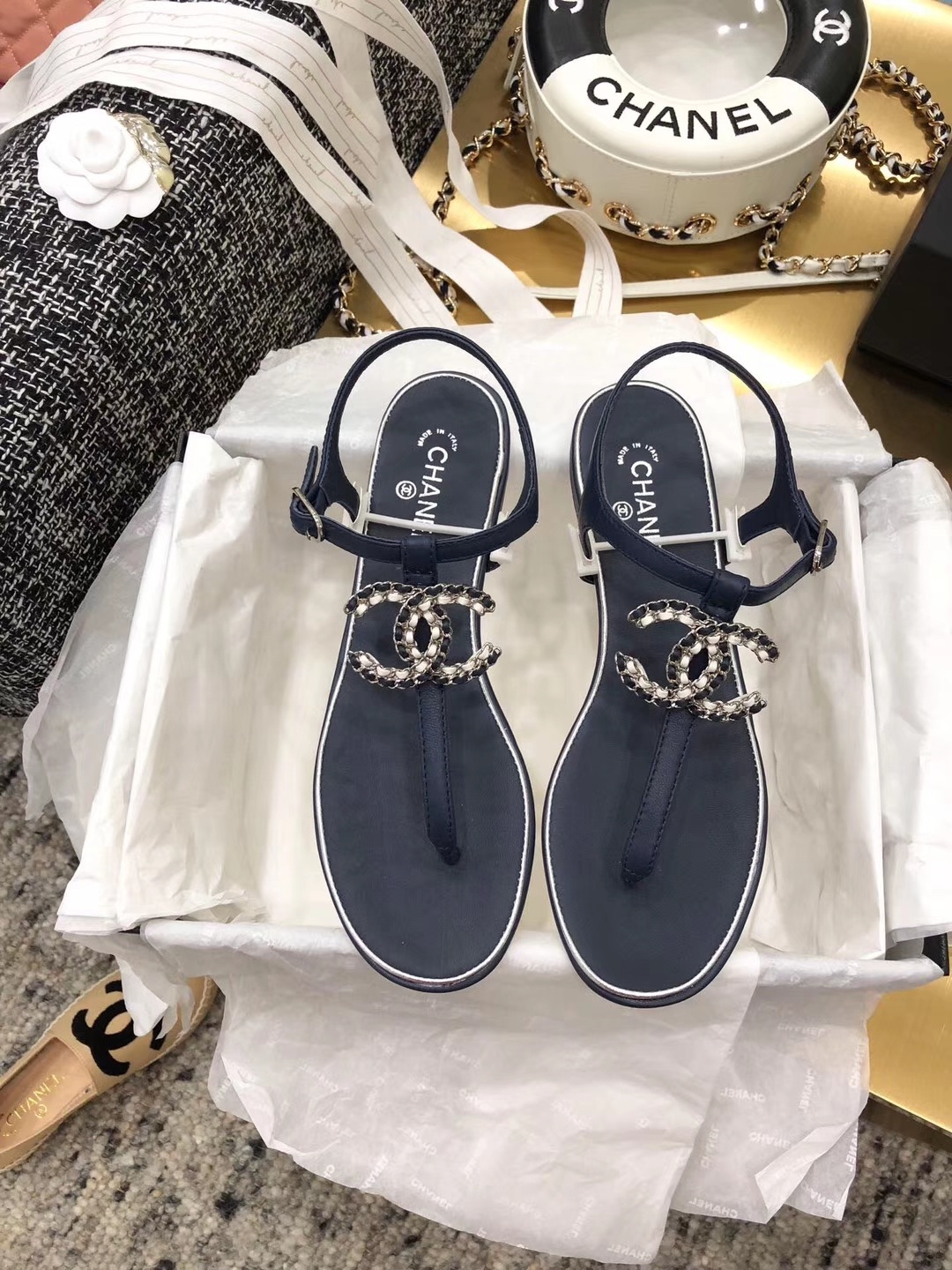 2021 new limited edition ladies leather slippers fashion ladies sandals original box packaging 08, Style 4
2021 new limited edition ladies leather slippers fashion ladies sandals original box packaging 08, Style 4