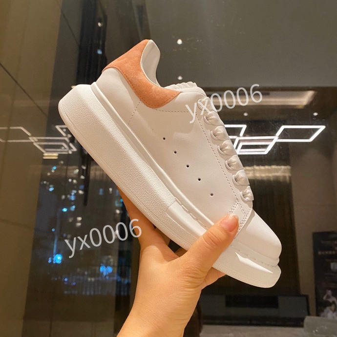2022 Fashion Men Shoe Designer Women Leather 39-44 Lace Up Platform Oversized Sole Sneakers White Black mens womens Luxury velvet suede Casual Shoes cx201002, Choose the color
2022 Fashion Men Shoe Designer Women Leather 39-44 Lace Up Platform Oversized Sole Sneakers White Black mens womens Luxury velvet suede Casual Shoes cx201002, Choose the color