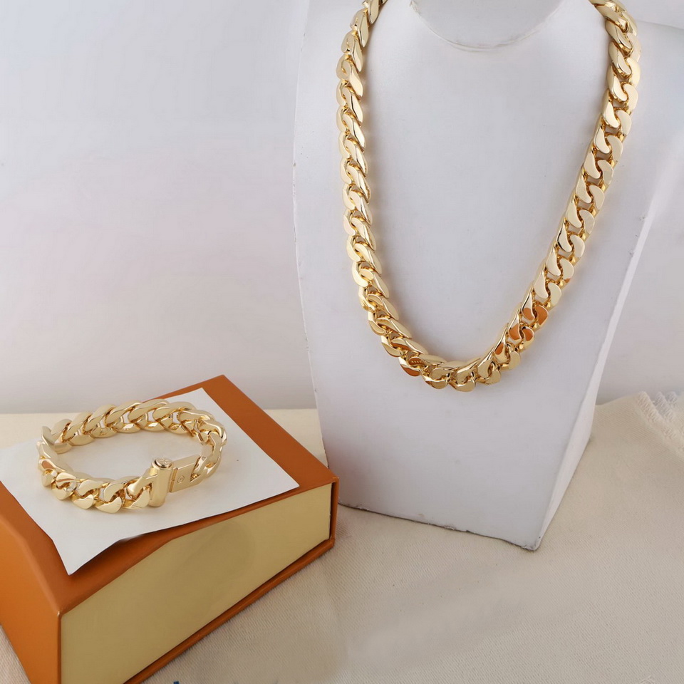Europe America Men Silver-colour Metal Multicoloured Enamel Diamond Engraved V Initials Chains Links Patches Necklace Bracelet Jewelry Sets M68259
Europe America Men Silver-colour Metal Multicoloured Enamel Diamond Engraved V Initials Chains Links Patches Necklace Bracelet Jewelry Sets M68259