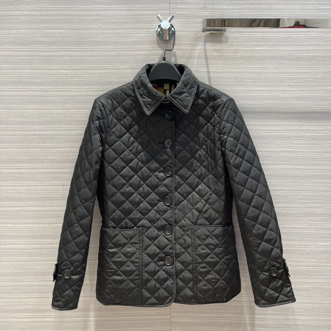 Milan Runway Jackets 2021 Autumn Winter British style Lapel Neck Long Sleeve Panelled Women' Coats Designer Brand Same Style Outerwear 10-3-6, Picture color
Milan Runway Jackets 2021 Autumn Winter British style Lapel Neck Long Sleeve Panelled Women' Coats Designer Brand Same Style Outerwear 10-3-6, Picture color