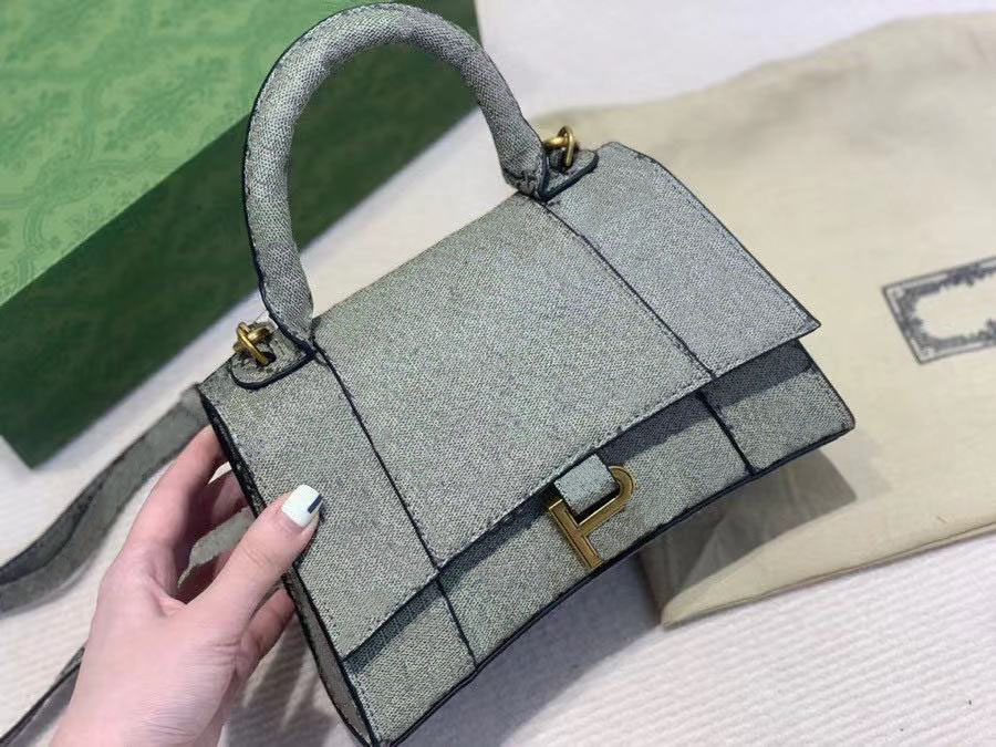 Classic Luxury designer bag Hourglass handbag Genuine Leather Handbags Shoulder bags Clutch Tote Messenger Shopping Purse free ship, Box
Classic Luxury designer bag Hourglass handbag Genuine Leather Handbags Shoulder bags Clutch Tote Messenger Shopping Purse free ship, Box