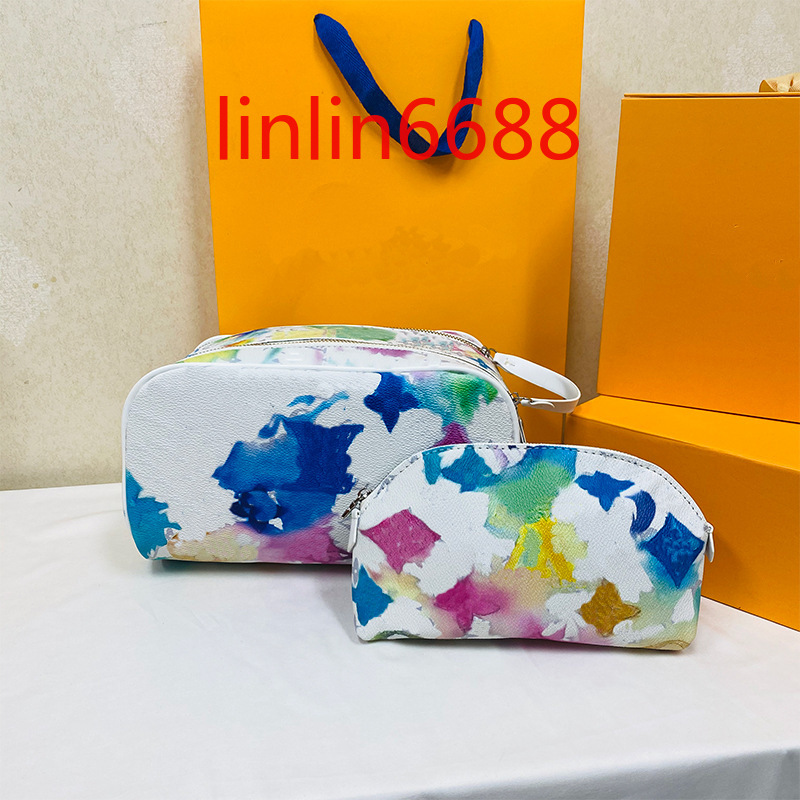 TOP quality Korean ins graffiti child and mother makeup bag women's large capacity cosmetics storage bags portable multi-purpose travel washing handbags wallets, Size:18*10*8cm
TOP quality Korean ins graffiti child and mother makeup bag women's large capacity cosmetics storage bags portable multi-purpose travel washing handbags wallets, Size:18*10*8cm