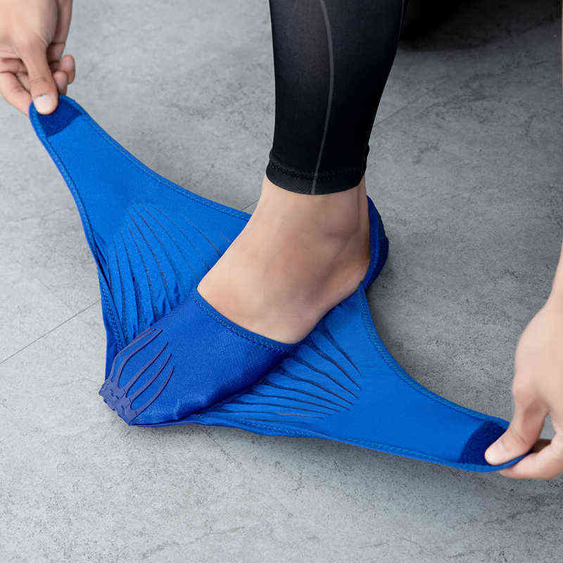 Men and Women Aqua Shoes Outdoor Breathable Beach Shoes Lightweight Quick-drying Wading Shoes Sport Water Camping Sneakers 211215
Men and Women Aqua Shoes Outdoor Breathable Beach Shoes Lightweight Quick-drying Wading Shoes Sport Water Camping Sneakers 211215