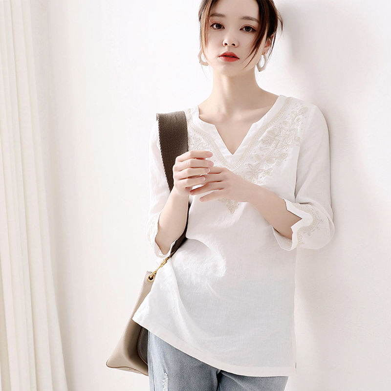 Arrival Summer Women Half Sleeve V-neck T-shirt High Quality Embroidery Cotton Linen Vintage Tee Shirt Femme White Tops M27 210512
