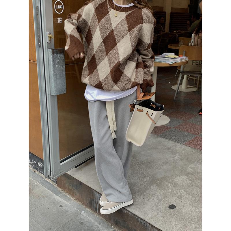 Women's Sweaters 2021 Winter Retro Sweater Women Diamond Plaid Pullover Female Contrast Top Loose Soft Woman Oversize O Neck Knitted, White;black
Women's Sweaters 2021 Winter Retro Sweater Women Diamond Plaid Pullover Female Contrast Top Loose Soft Woman Oversize O Neck Knitted, White;black