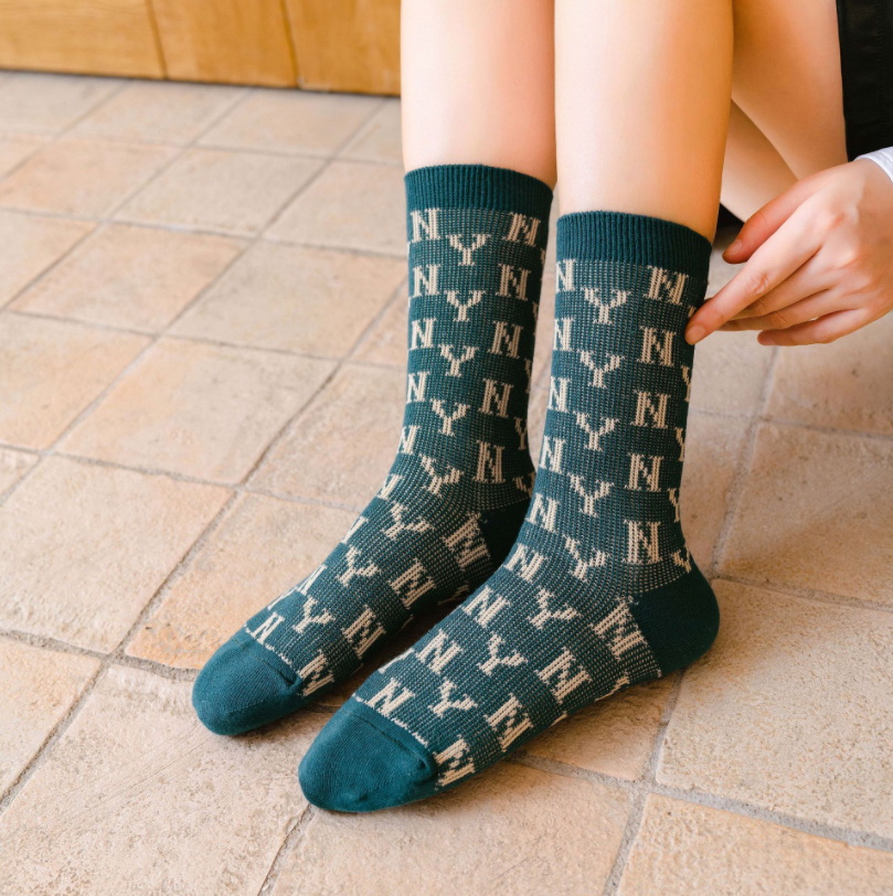 Spring And Autumn Women's Men's Color English Letter Socks Cotton Cuasal Socks Sport Socks Skateborad Sox EU 35-43